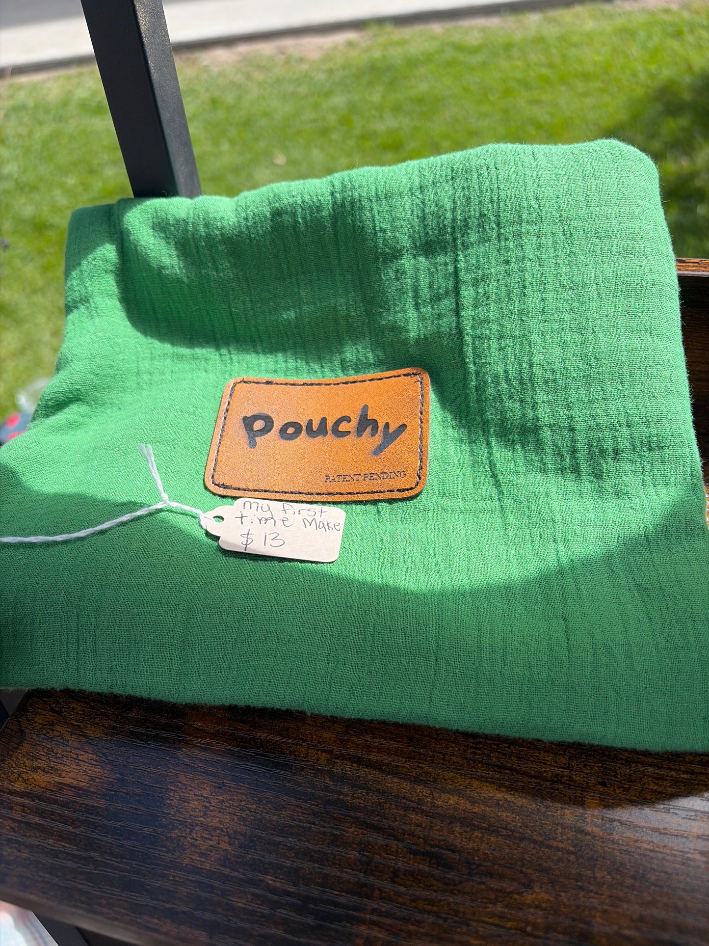 Imperfect frog green